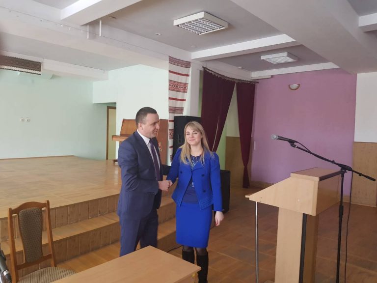 W JAMNICKIEJ RADZIE WIEJSKIEJ UROCZYŚCIE PRZEDSTAWIONO KIEROWNIKA WYDZIAŁU KULTURY, MŁODZIEŻY I SPORTU