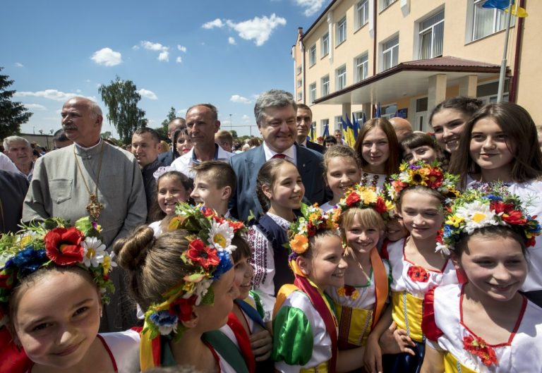 ПРЕЗИДЕНТ УКРАЇНИ ПЕТРО ПОРОШЕНКО ВІДВІДАВ ЯМНИЦЬКУ ГРОМАДУ