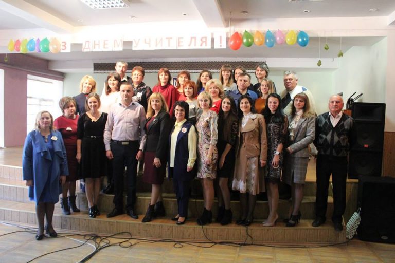 ДЕНЬ УЧИТЕЛЯ ВІДЗНАЧИЛИ У НАВЧАЛЬНИХ ЗАКЛАДАХ ЯМНИЦЬКОЇ ОТГ