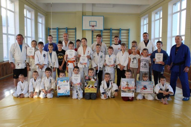 ДІТИ ЯМНИЦЬКОЇ ОТГ ОПАНОВУЮТЬ БОЙОВЕ МИСТЕЦТВО САМБО І ДЗЮДО