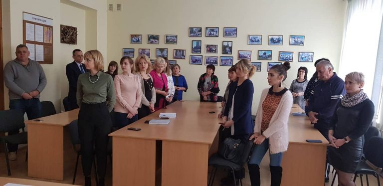В ЯМНИЦЬКОМУ ЛІЦЕЇ УРОЧИСТО ПРЕДСТАВИЛИ НОВОГО КЕРІВНИКА