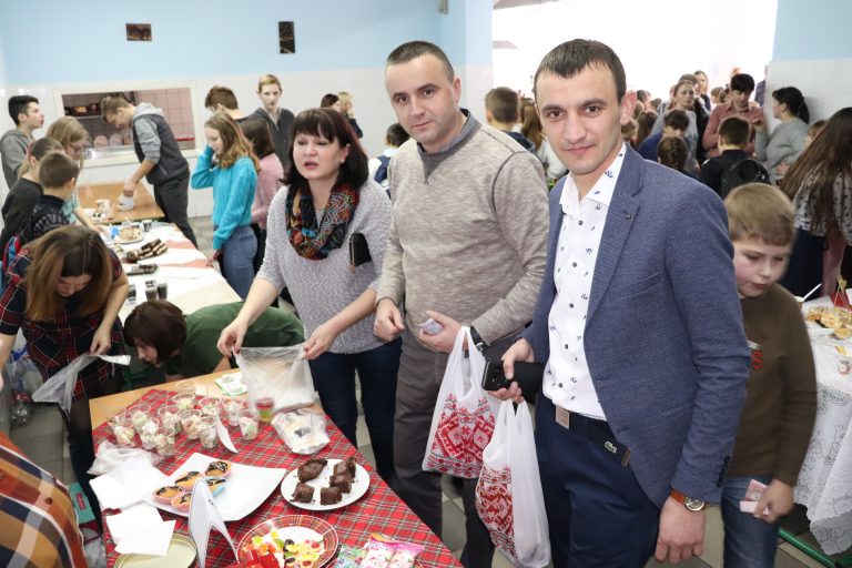 БЛАГОДІЙНИЙ ЯРМАРОК У ЯМНИЦЬКОМУ ЛІЦЕЇ