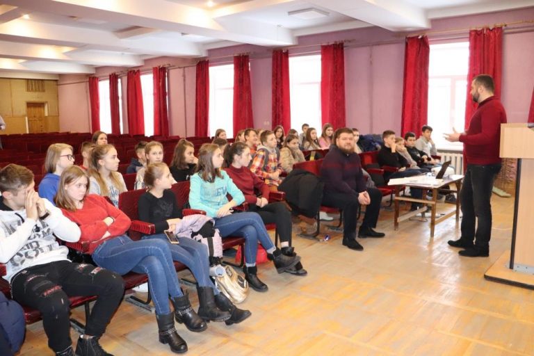 ТЕМАТИЧНИЙ ПРАВООСВІТНІЙ ЗАХІД “ПРАВА І ОБОВ’ЯЗКИ ДІТЕЙ ЯК ГРОМАДЯН УКРАЇНИ” ДЛЯ УЧНІВ ЯМНИЦЬКОГО ЛІЦЕЮ