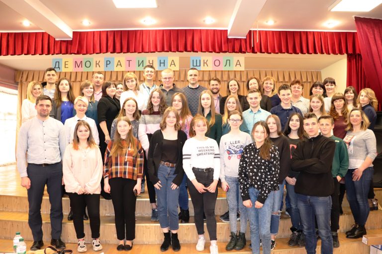 ДЕМОКРАТІЯ: ВІД ВЛАДИ ДО ШКОЛИ