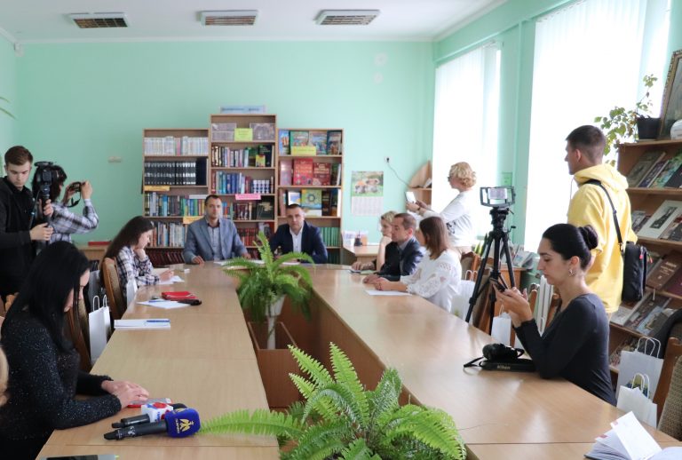 ГРОМАДА ЗСЕРЕДИНИ. ПРЕС-ТУР У ЯМНИЦЬКУ ОТГ