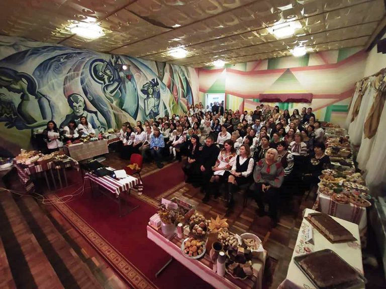 БЛАГОДІЙНА ЗИМОВА ЯРМАРКА У ПАВЛІВСЬКОМУ ЛІЦЕЇ