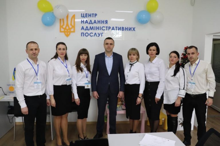 АДМІНПОСЛУГИ СТАЛИ ДОСТУПНІШИМИ. СУЧАСНИЙ ЦНАП У ЯМНИЦЬКІЙ ОТГ УРОЧИСТО ВІДКРИТО (ВІДЕО)