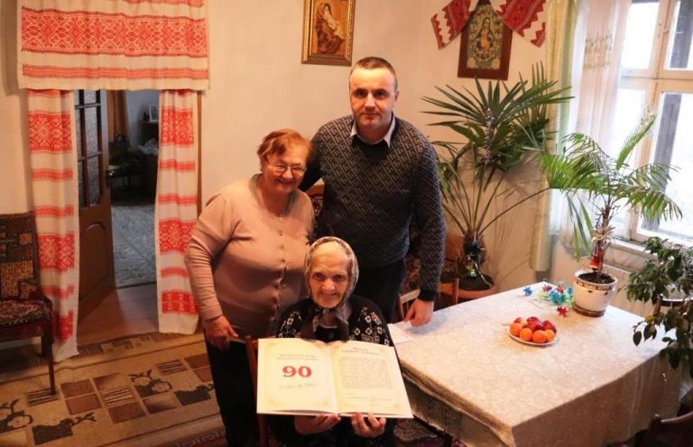 ДОВГОЖИТЕЛЬКУ ЯМНИЦІ ПРИВІТАЛИ З ПОВАЖНИМ ЮВІЛЕЄМ