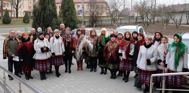 ДЗВІНКО КОЛЯДУЄМО, ДОБРОМ ВАС ВІНШУЄМО!