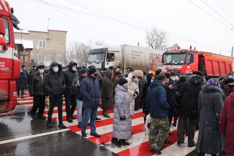 ЯМНИЧАНИ ЗНОВУ МІТИНГУВАЛИ ПРОТИ ВИСОКИХ ЦІН НА КОМУНАЛЬНІ ПОСЛУГИ