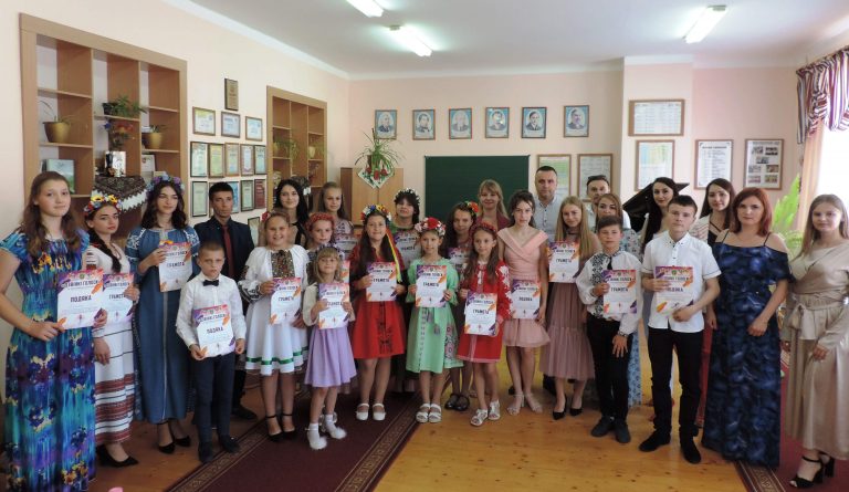 КОНКУРС “ДЗВІНКІ ГОЛОСИ”. У ГРОМАДІ ВІДЗНАЧЕНО ТАЛАНОВИТИХ ТА СПІВОЧИХ