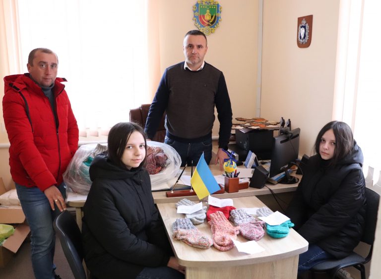 З ТЕПЛИМИ ПОДАРУНКАМИ ДЛЯ ЗАХИСНИКІВ