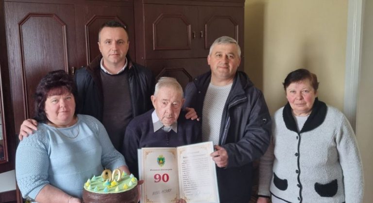 ДОВГОЖИТЕЛЯ СЕЛА ТЯЗІВ ПРИВІТАЛИ З 90-ЛІТТЯМ