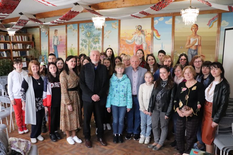 ЗУСТРІЧ З ВІДОМИМ ЛЬВІВСЬКИМ ХУДОЖНИКОМ-КЕРАМІСТОМ ВАСИЛЕМ БОДНАРЧУКОМ У ТЯЗЕВІ