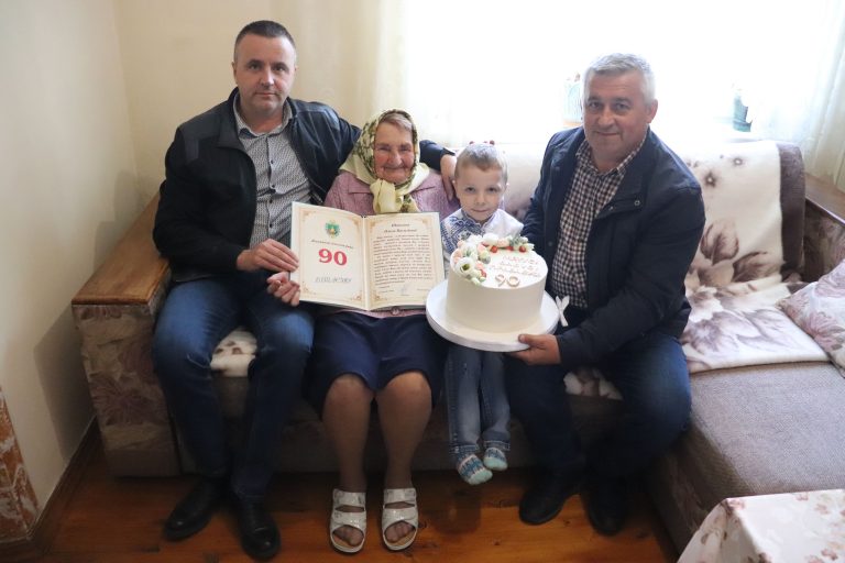 ЩИРІ ВІТАННЯ З 90-РІЧЧЯМ ДЛЯ ТЯЗІВСЬКОЇ ЮВІЛЯРКИ!