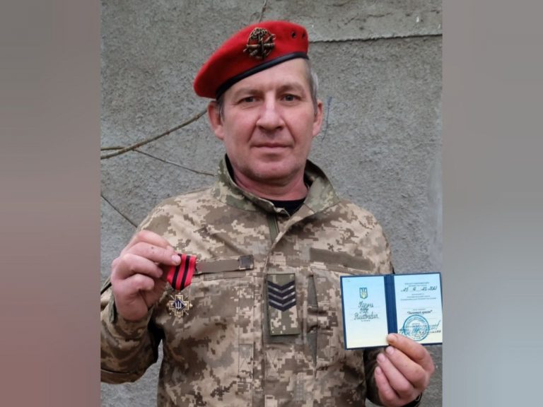 ВОЇН З ЯМНИЦІ ІГОР КОЗУНЬ ВІДЗНАЧЕНИЙ “ЗОЛОТИМ ХРЕСТОМ” ГОЛОВНОКОМАНДУВАЧА ЗСУ