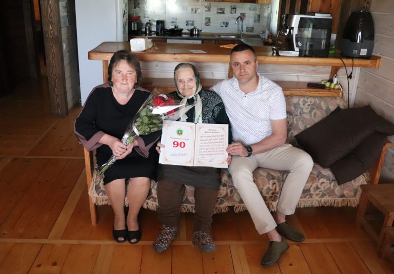 ЮВІЛЯРЦІ СЕЛА МАЙДАН – 90 ПОВАЖНИХ ЛІТ. ВІТАЄМО!