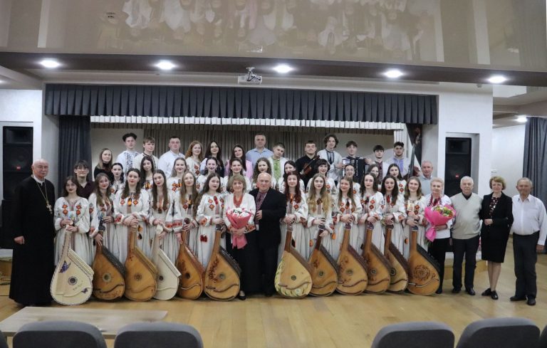 “УКРАЇНО, МОЛЮСЯ ЗА ТЕБЕ”. БЛАГОДІЙНЕ ДІЙСТВО НА ПІДТРИМКУ ЗСУ В ЯМНИЦІ (+ВІДЕО)