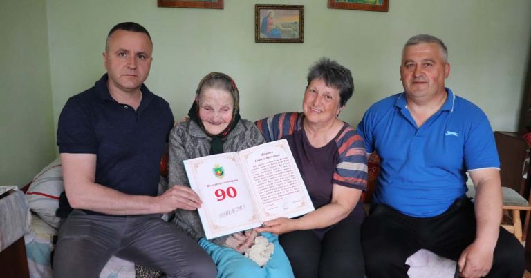 ЮВІЛЯРЦІ СЕЛА ТЯЗІВ ЄВДОКІЇ БОДНАРЧУК – 90 ЛІТ. ВІТАЄМО!