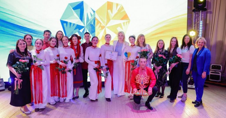 КРАЩІ СЕРЕД КРАЩИХ: КОМАНДА ЯМНИЦЬКОГО ЛІЦЕЮ ПЕРЕМОГЛА У ФІНАЛІ ОБЛАСНОГО КОНКУРСУ “СЕРЦЕМ ЄДИНИМ, МИ – УКРАЇНА!”