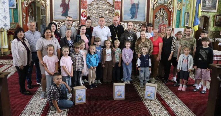 МАЙБУТНІ ПЕРШОКЛАСНИКИ З РОДИН ВІЙСЬКОВОСЛУЖБОВЦІВ ЯМНИЦЬКОЇ ТГ ОТРИМАЛИ ШКІЛЬНЕ ПРИЛАДДЯ
