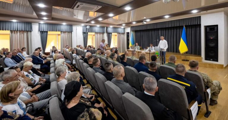 УРОЧИСТА СЕСІЯ З НАГОДИ 35-Ї РІЧНИЦІ ВІДНОВЛЕННЯ НЕЗАЛЕЖНОСТІ УКРАЇНИ