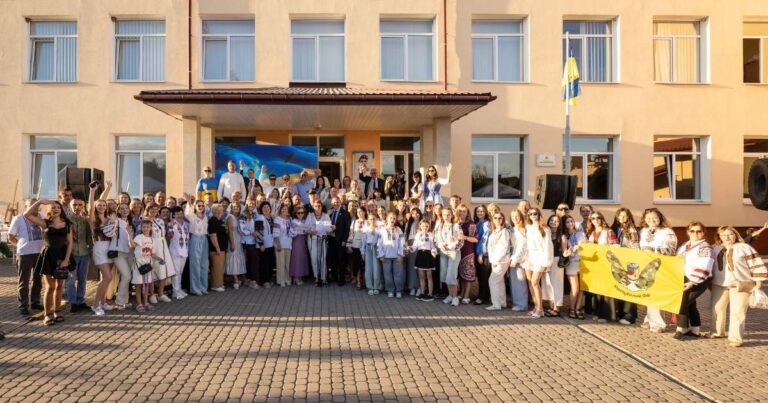 ПОНАД МІЛЬЙОН ГРИВЕНЬ НА ПІДТРИМКУ ЗСУ ЗІБРАЛА ЯМНИЦЬКА ГРОМАДА ПІД ЧАС ЯРМАРКУ-АУКЦІОНУ ДО ДНЯ НЕЗАЛЕЖНОСТІ